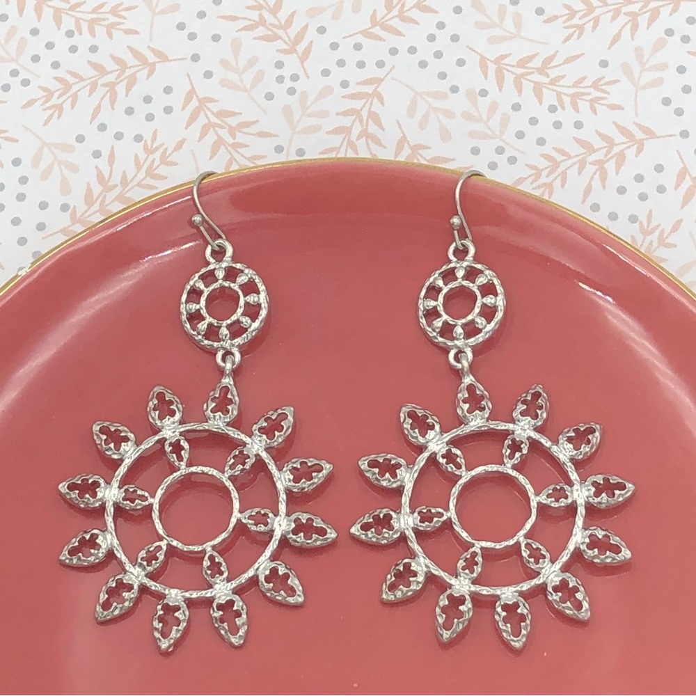 🍀 Silver Abstract Burst Dangle Statement Earrings